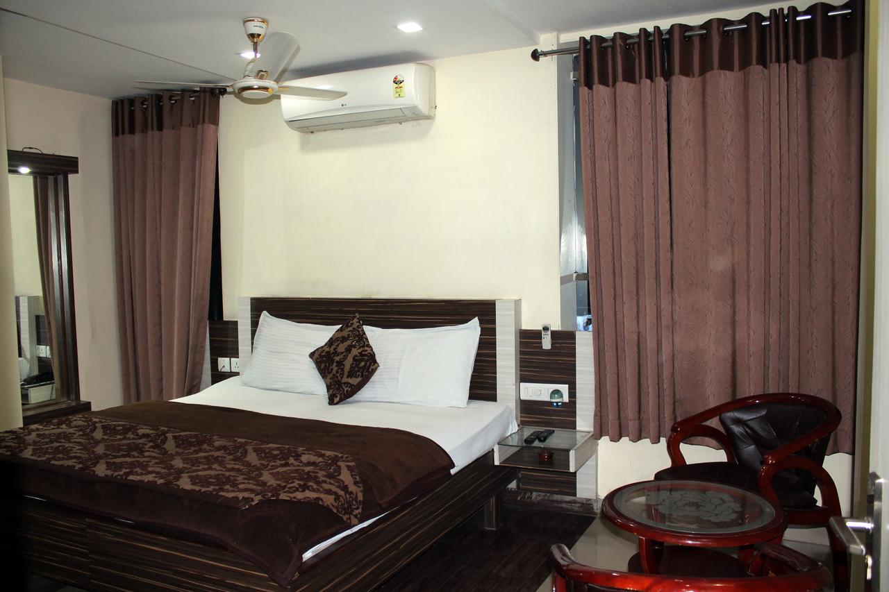 Hotel Swayam Dzsabalpur Kültér fotó